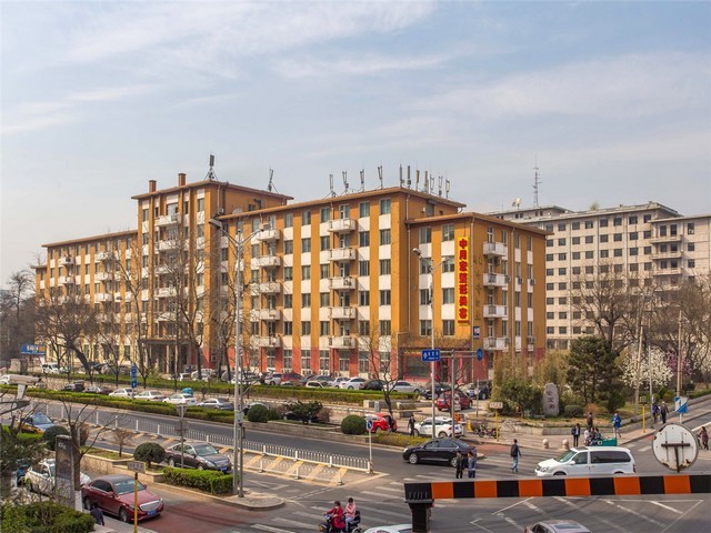 新能源发卡电机智能组装设备